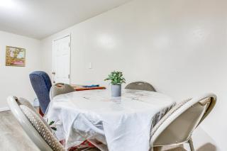 Pet-Friendly Elmont Apartment 17 Mi to NYC! - Elmont - 1