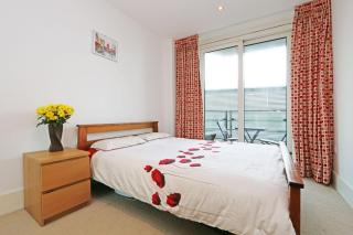 Riverside 1 Bed Apartment - London - 5