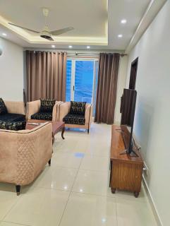 Comfort Inn 2BHK Centaurus facing Family Apartments - Islamabad - 8