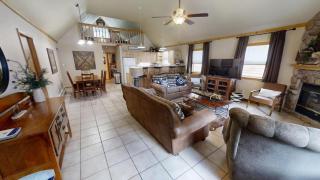 McCues Mountain Retreat - WiFi - Satellite - Washer - Dryer - Near The River - Fireplace - Grill - 9