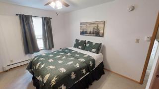 McCues Mountain Retreat - WiFi - Satellite - Washer - Dryer - Near The River - Fireplace - Grill - 2