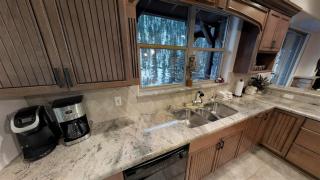 Moon River - Secluded - Washer - Dryer - Hot Tub - WiFi - Fireplace - Red River - 4