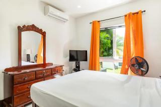 Unit 1 Palazzo Rickets Drive Runaway Bay - Runaway Bay - 4