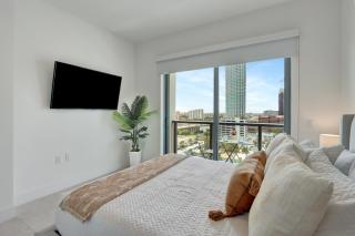 Skyline - Rooftop Pools, Spa, Walk to Downtown & Brickell - 7