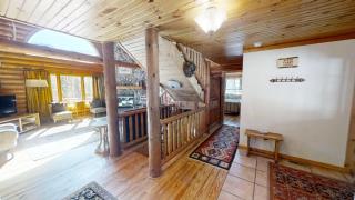 River Chant Lodge - Hot Tub - On The River - WiFi - Satellite - Washer - Dryer - Large Deck - Wood Burning Fireplace - Fire Pit - Red River - 1