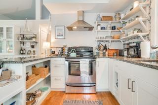 4 Mi to Bristol Beach Cottage with Pond and Deck - East Falmouth - 1