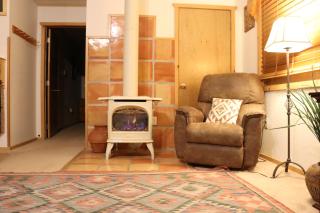 Holiday Haus - Large Deck - WiFi - Grill - Fire Pit - Washer - Dryer - Red River - 3