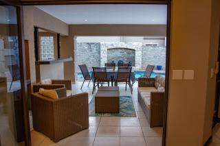 Large & Luxurious Hillside Villa - Featherbrooke Estate - 8