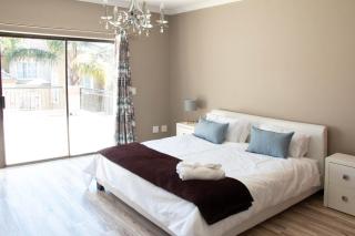 Large & Luxurious Hillside Villa - Featherbrooke Estate - 2
