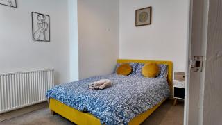2 bedroom house perfect for contractors - 4