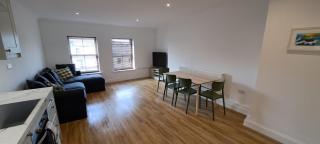 Modern, spacious one bed flat in heart of Monmouth - Monmouth - 4
