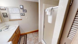 Roberts Trappers Lodge - Pet Friendly - WiFi- Trailer Parking - Garage Access - Washer - Dryer - Great Views - Red River - 6