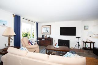 1121 E Balboa Blvd A - 1