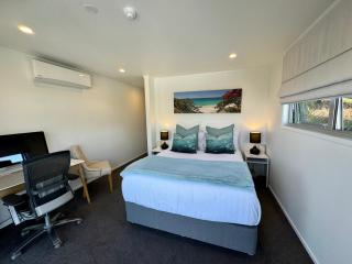 Russell Penthouse 2-3 Bedroom - 5