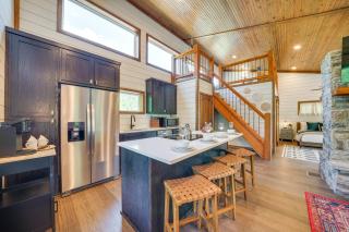 Tree-Lined Broken Bow Studio Cabin with Hot Tub! - Broken Bow - 5