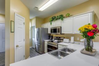 Resort Amenities Bright Condo in Myrtle Beach! - Myrtle Beach - 2