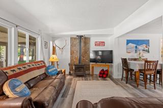 New! Break at 208, walk to lake, park, downtown, hospital - pet-friendly - McCall - 8