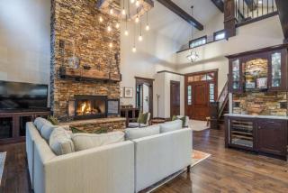 Suncadia 5 Bdrm Elegant Home near Golf Course, Covered Patio and Hot Tub - 5