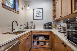 Suncadia 7 Bdrm Home with Hot Tub Overlooking Golf Course - 1