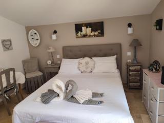 Chez Brigitte Chambre d hôtes avec cour privative,piscine, - Sorgues - 0