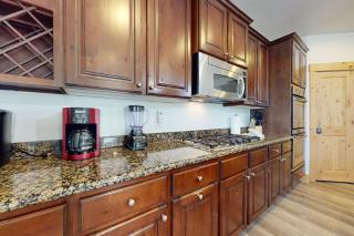 Bear Hollow Mountain Retreat - 5