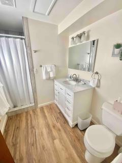 Roomy Midtown Home-Large and Central to Everything - 2