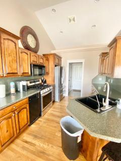 Spacious open home near hospital and university - 9
