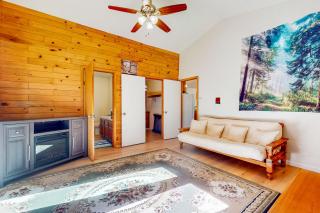 5BR House Near Lassen, Large Deck and Hot Tub - 1