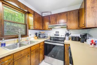 Family Home about 2 Mi to Beech Mountain Ski Resort! - Beech Mountain - 1