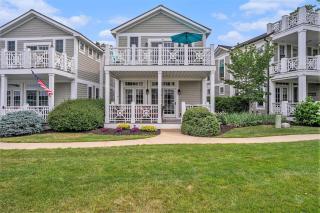 Lake front condo with pool access walking distance to downtown Saugatuck - Saugatuck - 0