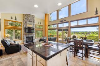 New! Cedar Chalet -on golf course, clubhouse access with gym, seasonal pool & hot tub - McCall - 0