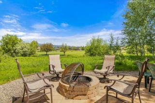 New! Cedar Chalet -on golf course, clubhouse access with gym, seasonal pool & hot tub - McCall - 5