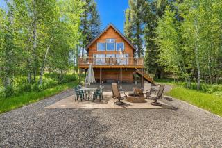 New! Cedar Chalet -on golf course, clubhouse access with gym, seasonal pool & hot tub - McCall - 1