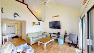 Heron Marsh Escape Split Level Villa Lake Views - Pawleys Island - 3