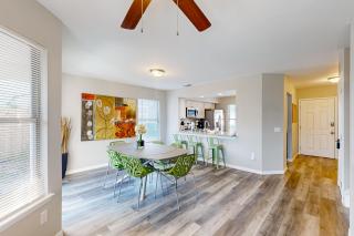 Cozy Spacious Home with Private Backyard and Patio, near shopping - 7