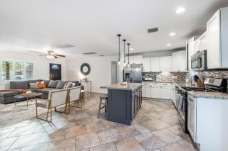 Luxe Getaway Home W Heated Pool & Firepit - Scottsdale - 4