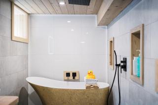 Spa Oasis in Toronto's Heart + Parking! - Toronto - 8