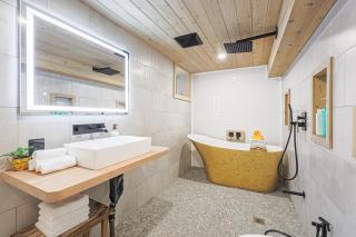 Spa Oasis in Toronto's Heart + Parking! - Toronto - 6