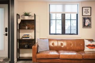 Spa Oasis in Toronto's Heart + Parking! - Toronto - 5