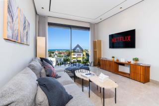 Royal Ocean Suite - By Ayla Stay - 7