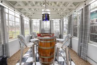 Sunny Charming Retreat: Wine Greenhouse - 7