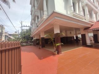 Orient Glory Holidays - Edappally - 8