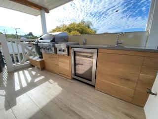 Contemporary Guest Studio with Roof-top Deck Walk to Santa Monica Beach - Los Angeles - 4