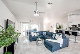 Four Bedrooms Oasis with Heated Pool Private Jacuzzi and Billiards - Cape Coral - 0
