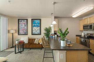 Gaslamp Cozy Suit with Free Parking, Pool, Hot Tub - San Diego - 5