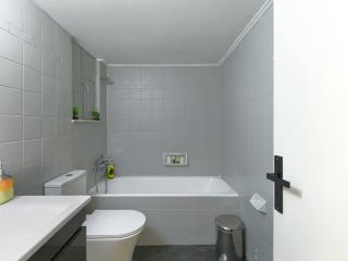 Cozy Flat in Pangrati, 100 Mbps, Steps from Metro - 3