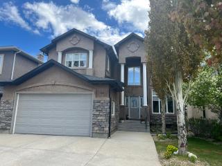 Furnished Walkout Big Basement with 2 Bed and 1 Bath - Calgary - 0
