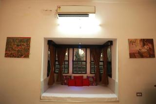 Mahendra Niwas - - 5