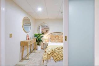 Elegant Oceanview Stay - 4
