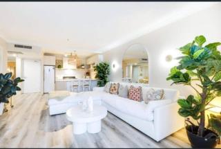Elegant Oceanview Stay - 6